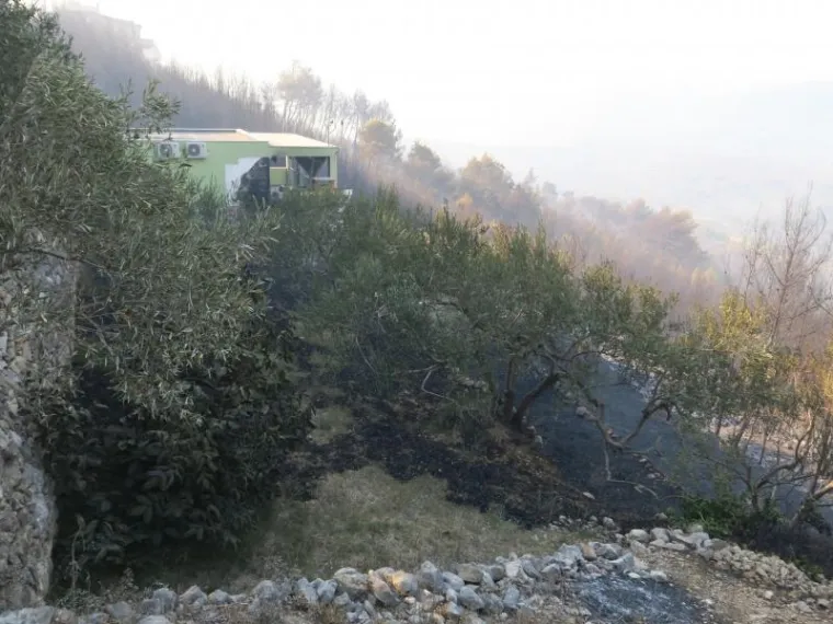 POŽAR POHARAO I KUĆE: Vatrogasci se cijelu noć borili s vatrenom stihijom u mjestu Donje Sitno