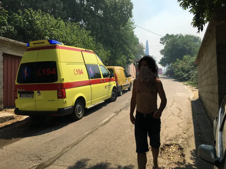 Sitno Donje: Nezaustavljiva vatra se &scaron;iri, izgorjele su jo&scaron; neke kuće