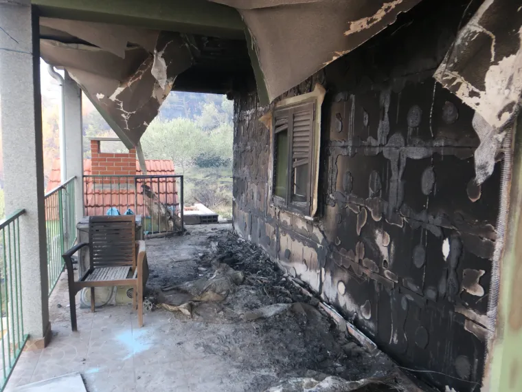 Sitno Donje: Požar s kojim se vatrogasci bore cijelu noć zahvatio nekoliko kuća