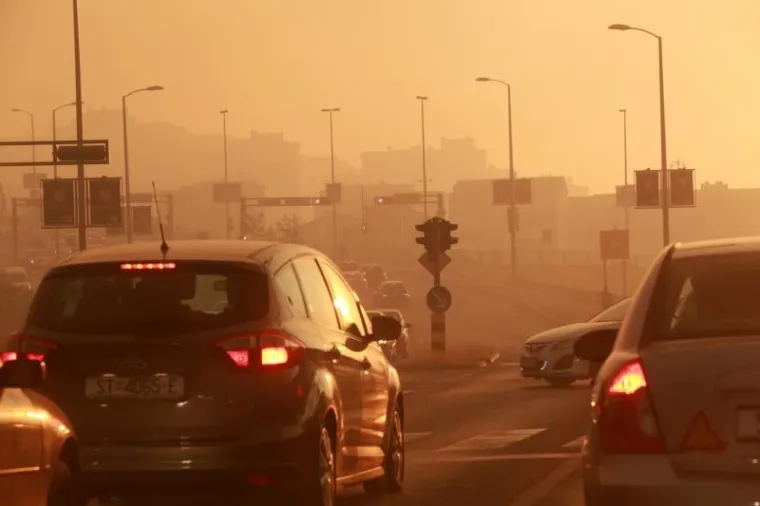 SPLIT SE GU&Scaron;I U DIMU: Policija upozorava građane da se ne približavaju benzinskim postajama