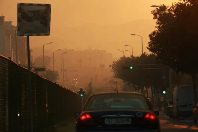 SPLIT SE GU&Scaron;I U DIMU: Policija upozorava građane da se ne približavaju benzinskim postajama