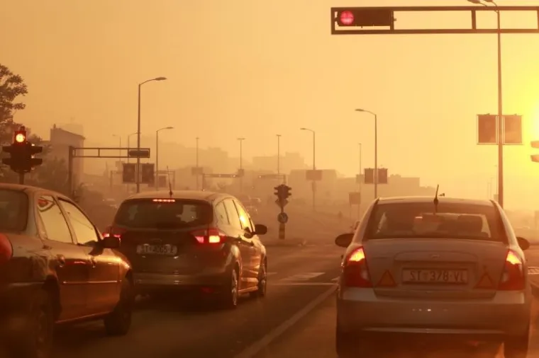 SPLIT SE GU&Scaron;I U DIMU: Policija upozorava građane da se ne približavaju benzinskim postajama