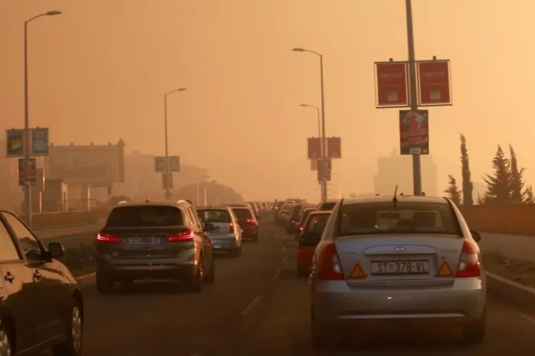 SPLIT SE GU&Scaron;I U DIMU: Policija upozorava građane da se ne približavaju benzinskim postajama