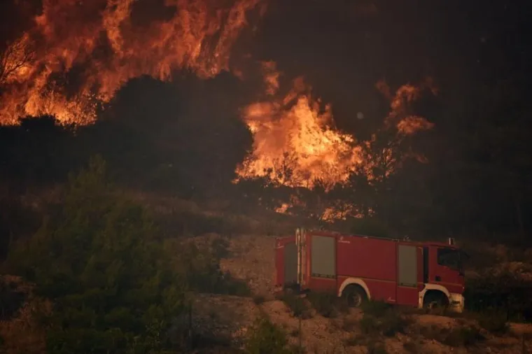 POŽAR KOD &Scaron;IBENIKA:  Gori brdo Trtar, autocesta bila zatvorena