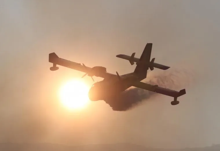 I DALJE GORI U PODSTRANI, SPA&Scaron;AVAJU SE KUĆE; VATROGASCI DEŽURAJU I NA BILICAMA: Poletjeli kanaderi