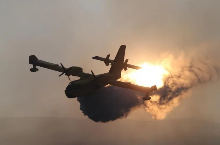 I DALJE GORI U PODSTRANI, SPA&Scaron;AVAJU SE KUĆE; VATROGASCI DEŽURAJU I NA BILICAMA: Poletjeli kanaderi