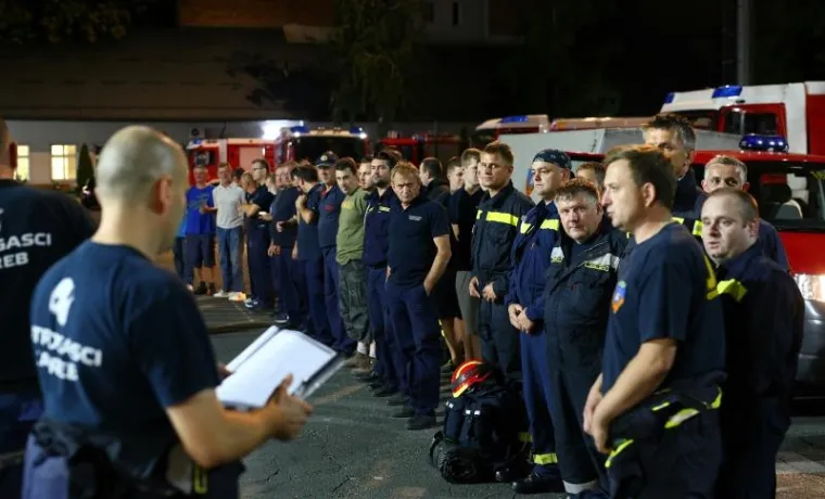 POJAČANJE IZ ZAGREBA: 100 vatrogasaca iz Zagreba s 35 vatrogasnih vozila krenulo u pomoć Splitu
