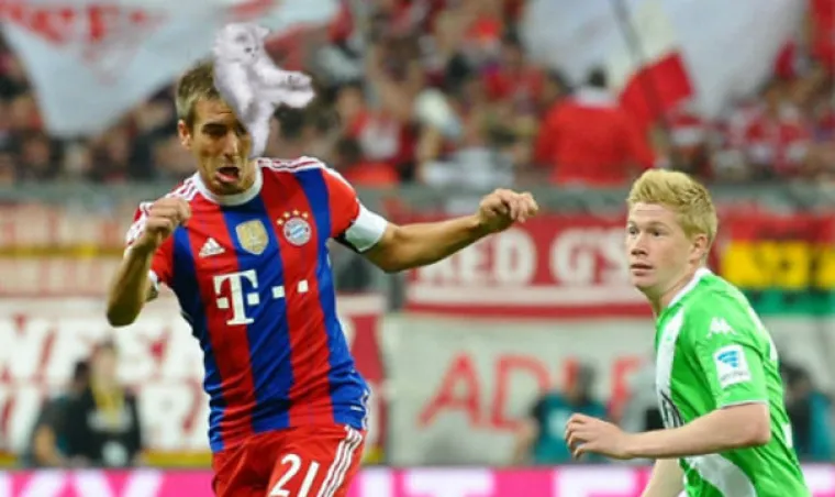 Nikad ne biste pomislili kako mačke imaju veze s nogometom. Ali, majstori Photoshopa uskladili su ove dvije stvari, a rezultati su u isto vrijeme slatki i smije&scaron;ni.