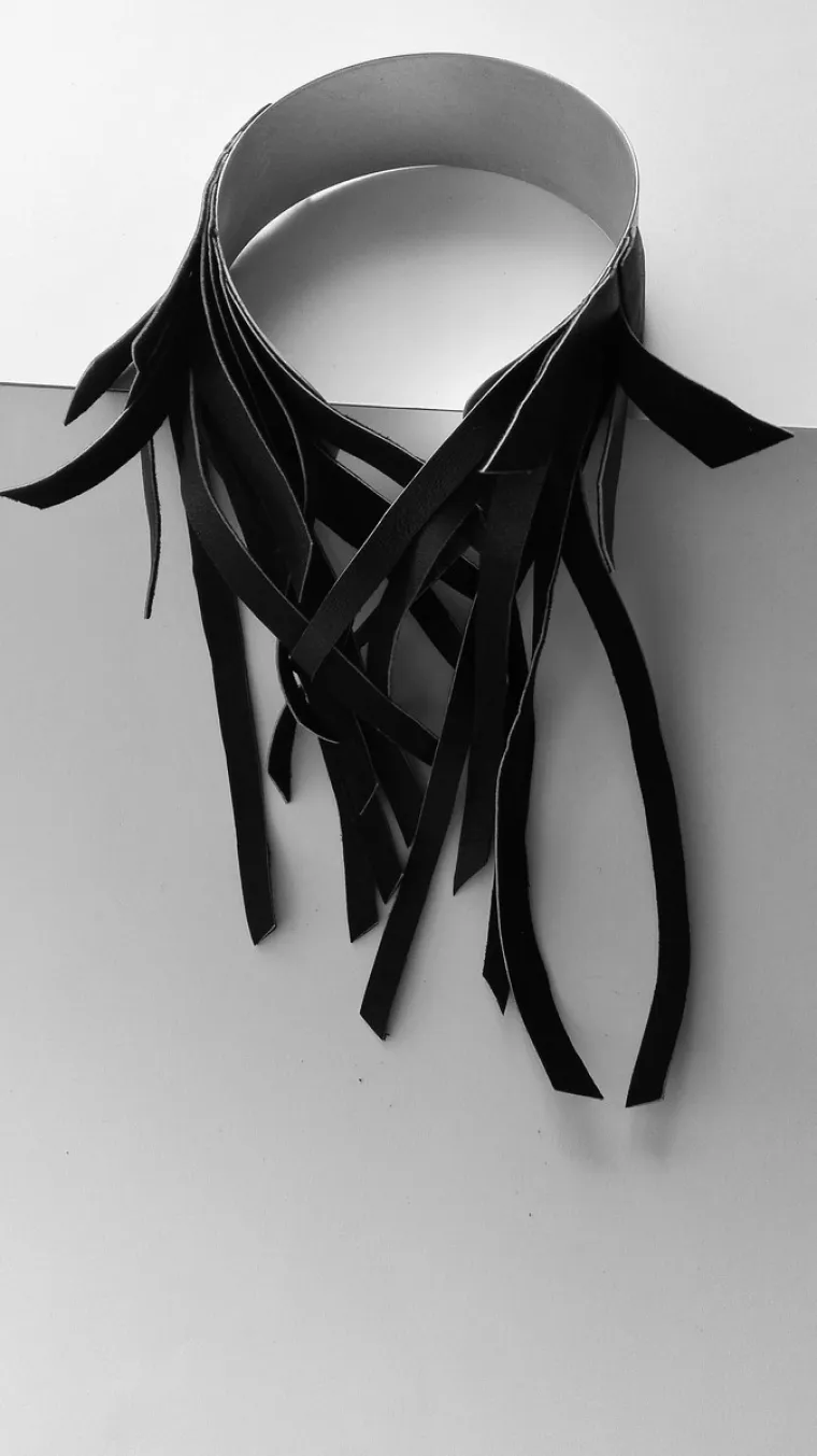 Svaka ogrlica i narukvica također je ručno rađena i unikatna, a prednost im je &scaron;to se mogu nositi na vi&scaron;e načina.