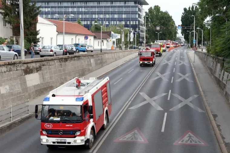 POVRATAK HEROJA: Zagrebački vatrogasci vratili se s požari&scaron;ta u Dalmaciji