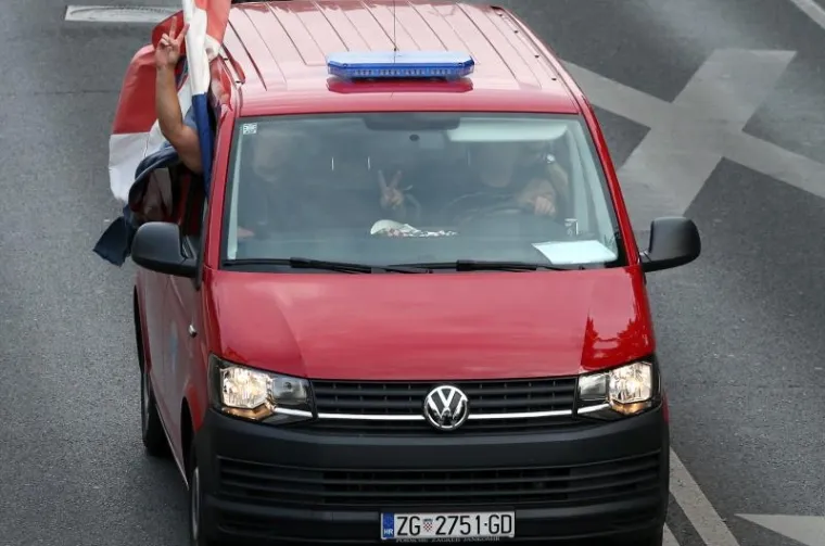 POVRATAK HEROJA: Zagrebački vatrogasci vratili se s požari&scaron;ta u Dalmaciji