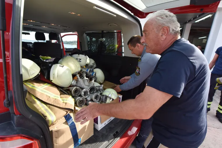 Hvalevrijedna pomoć susjeda: DVD Tisno dobio bogatu donaciju od kolega iz Slovenije