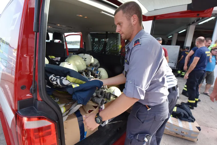 Hvalevrijedna pomoć susjeda: DVD Tisno dobio bogatu donaciju od kolega iz Slovenije