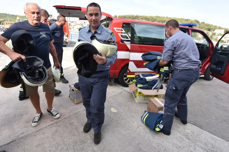 Hvalevrijedna pomoć susjeda: DVD Tisno dobio bogatu donaciju od kolega iz Slovenije