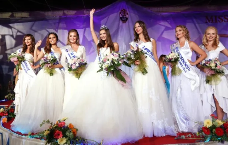 U marini Frapa u Rogoznici održan je već tradicionalni izbor Miss Adriatic Europe 2017. Natjecanju su nazočila i poznata imena iz svijeta showbiza, a Miss je proglašena Makedonka Iva Mihajlovska. Održan je i izbor za Miss marine Frape, a pobjedu je odnijela ljepotica s Filipina Czarina Cosales.