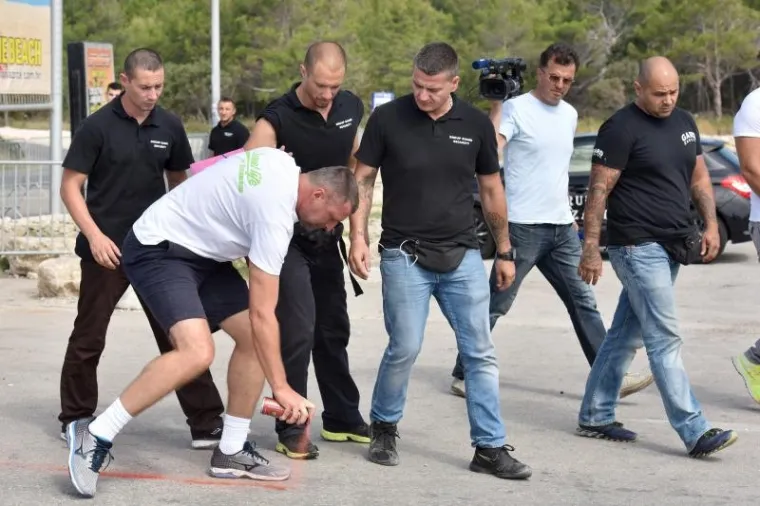Sukob za&scaron;titara te članova udruge Stijena RESOC na plaži Zrće