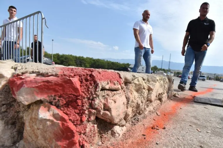 Sukob za&scaron;titara te članova udruge Stijena RESOC na plaži Zrće