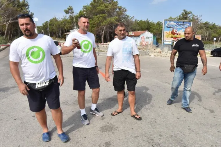 Sukob za&scaron;titara te članova udruge Stijena RESOC na plaži Zrće