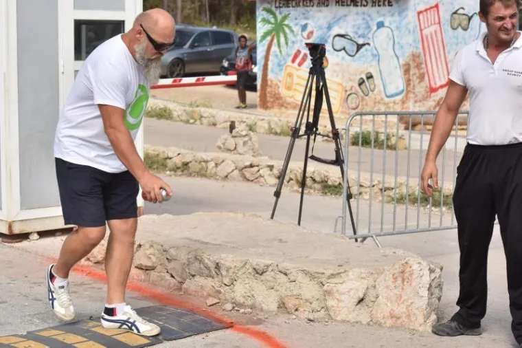 Sukob za&scaron;titara te članova udruge Stijena RESOC na plaži Zrće