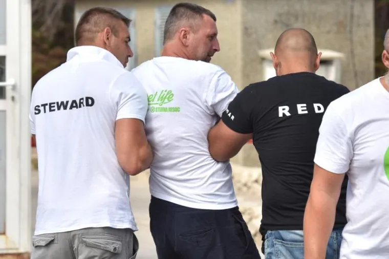 Sukob za&scaron;titara te članova udruge Stijena RESOC na plaži Zrće