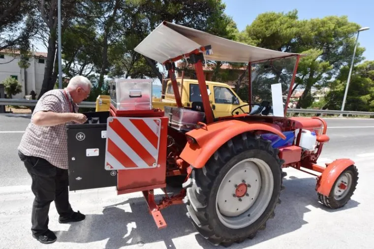 KAKAV POTHVAT: Nijemac do Primo&scaron;tena putovao traktorom