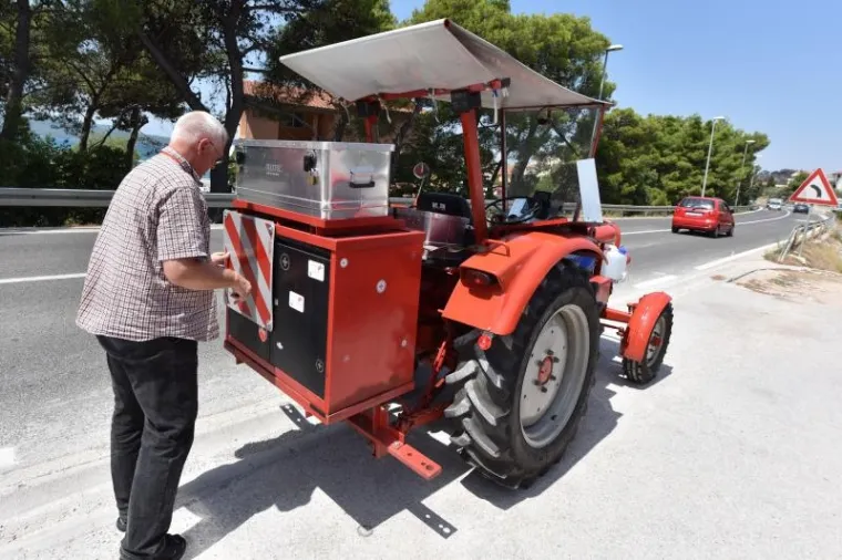 KAKAV POTHVAT: Nijemac do Primo&scaron;tena putovao traktorom