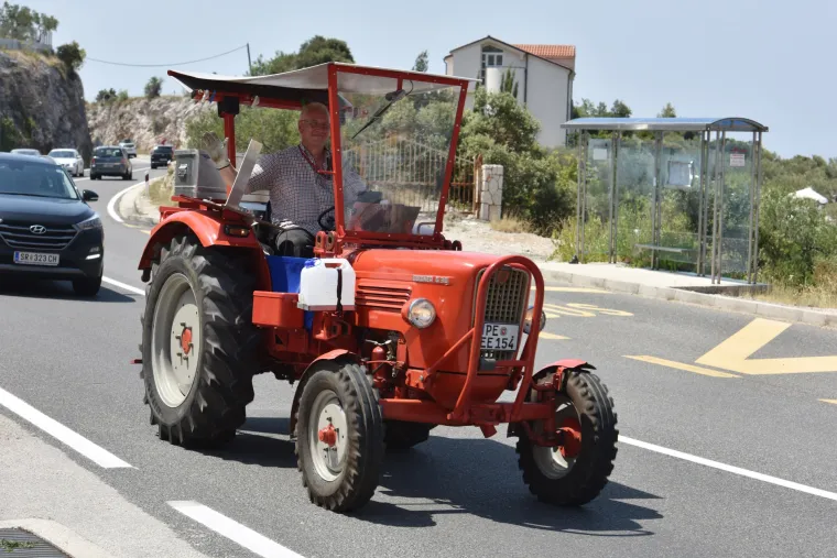 Na ljetovanje u Hrvatsku traktorom! Nijemac putovao 9 dana i pre&scaron;ao 1700 kilometara