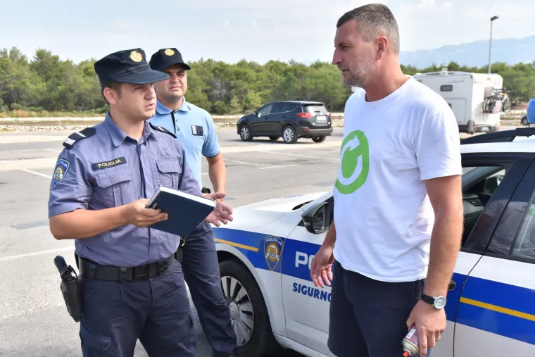 Okr&scaron;aj kod Zrća: redari opet otjerali udrugu biv&scaron;ih ovisnika