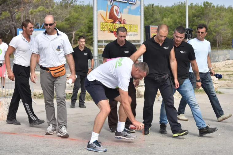 Okr&scaron;aj kod Zrća: redari opet otjerali udrugu biv&scaron;ih ovisnika