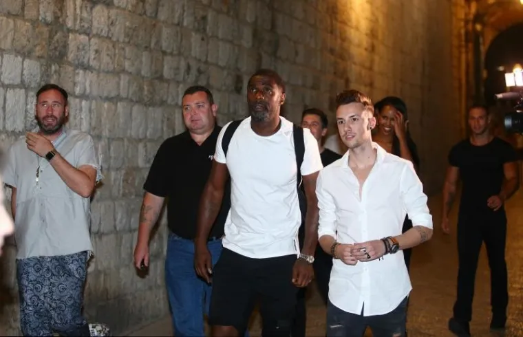 SPEKTAKL U DUBROVNIKU: Poznati hollywoodski glumac preuzeo DJ pult i oduševio legendarni Revelin