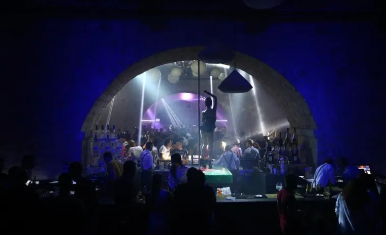 SPEKTAKL U DUBROVNIKU: Poznati hollywoodski glumac preuzeo DJ pult i oduševio legendarni Revelin