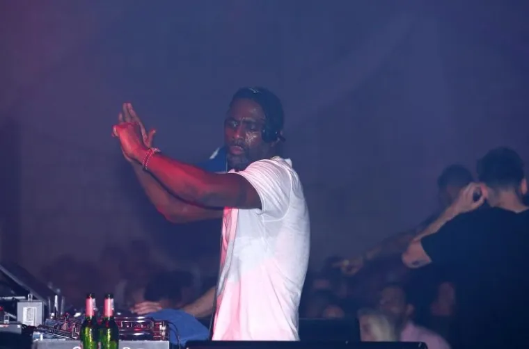 SPEKTAKL U DUBROVNIKU: Poznati hollywoodski glumac preuzeo DJ pult i odu&scaron;evio legendarni Revelin