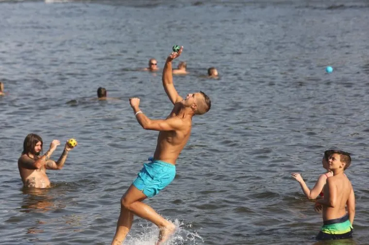 ZABORAVITE NA MORE, PRAVA LJEPOTA KRIJE SE NA DRAVI: Osječanke pokazale da nije sva zabava ovog ljeta na Jadranu