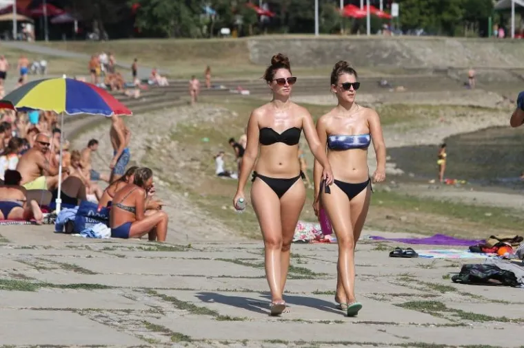 ZABORAVITE NA MORE, PRAVA LJEPOTA KRIJE SE NA DRAVI: Osječanke pokazale da nije sva zabava ovog ljeta na Jadranu