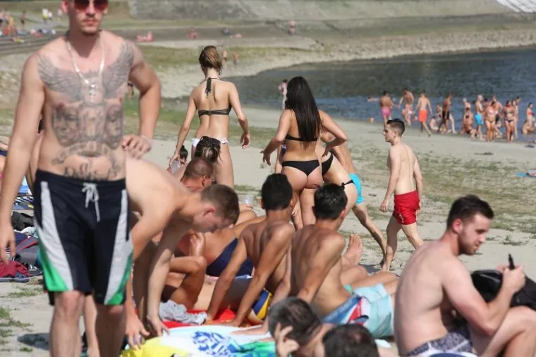 ZABORAVITE NA MORE, PRAVA LJEPOTA KRIJE SE NA DRAVI: Osječanke pokazale da nije sva zabava ovog ljeta na Jadranu