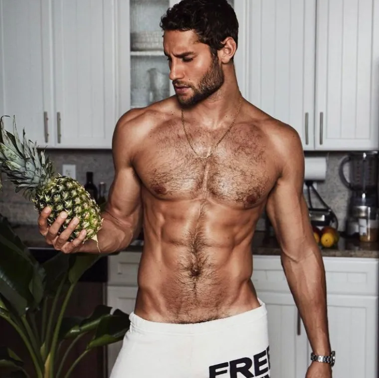 Franco Noriega, bivši je profesionalni plivač. U kuhinji se snalazi vješto kao i u bazenu.