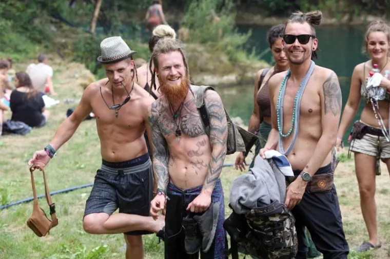 FESTIVAL PSIHODELIČNE GLAZBE: Na obale Mrežnice stiglo 6000 ljudi iz cijelog svijeta
