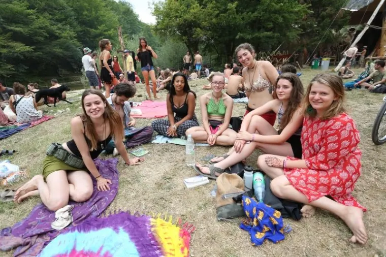 FESTIVAL PSIHODELIČNE GLAZBE: Na obale Mrežnice stiglo 6000 ljudi iz cijelog svijeta