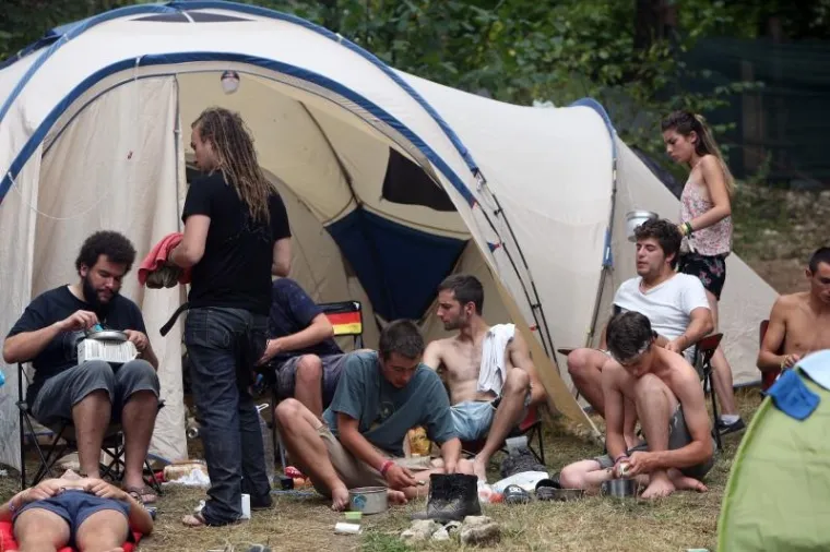 FESTIVAL PSIHODELIČNE GLAZBE: Na obale Mrežnice stiglo 6000 ljudi iz cijelog svijeta