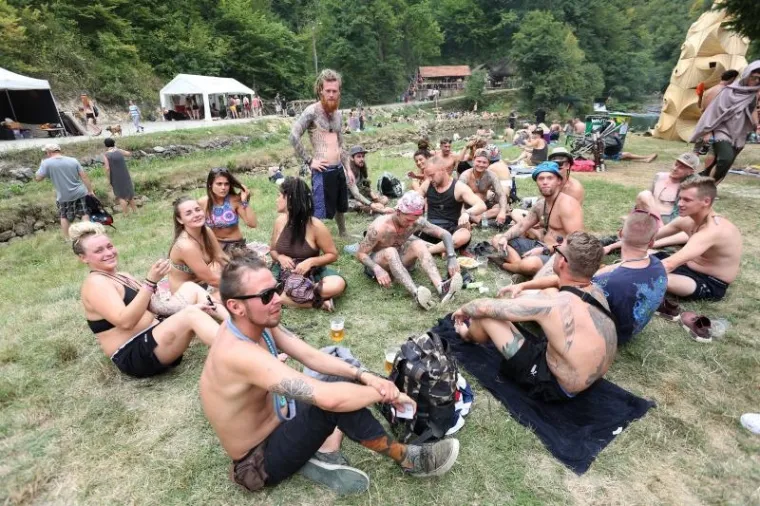 FESTIVAL PSIHODELIČNE GLAZBE: Na obale Mrežnice stiglo 6000 ljudi iz cijelog svijeta