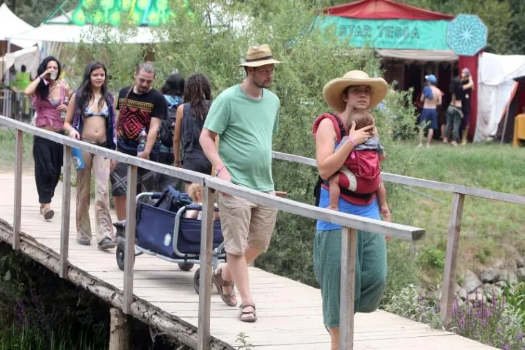 FESTIVAL PSIHODELIČNE GLAZBE: Na obale Mrežnice stiglo 6000 ljudi iz cijelog svijeta