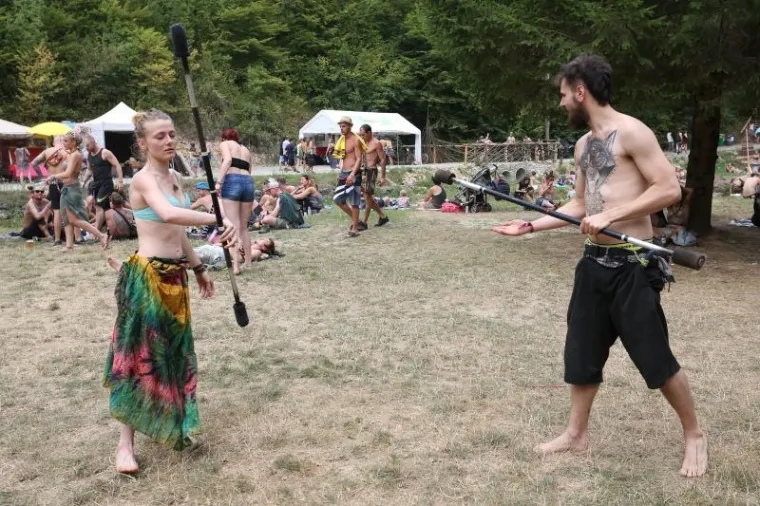 FESTIVAL PSIHODELIČNE GLAZBE: Na obale Mrežnice stiglo 6000 ljudi iz cijelog svijeta