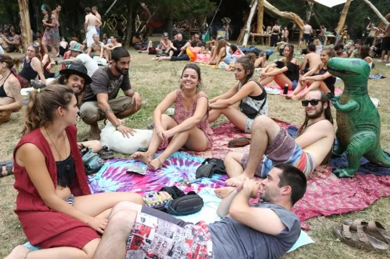 FESTIVAL PSIHODELIČNE GLAZBE: Na obale Mrežnice stiglo 6000 ljudi iz cijelog svijeta