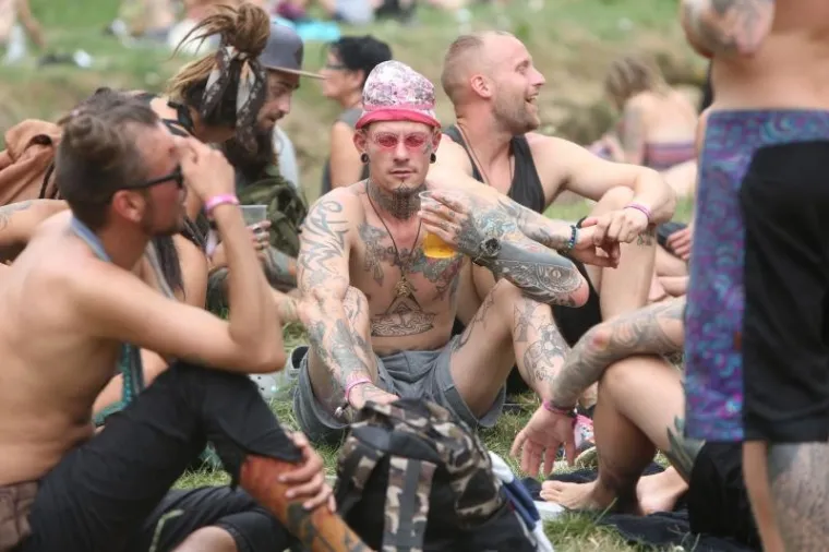 FESTIVAL PSIHODELIČNE GLAZBE: Na obale Mrežnice stiglo 6000 ljudi iz cijelog svijeta