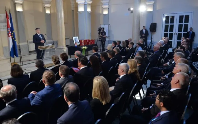 Komemoracija za biv&scaron;eg predsjednika Vlade RH Hrvoja &Scaron;arinića