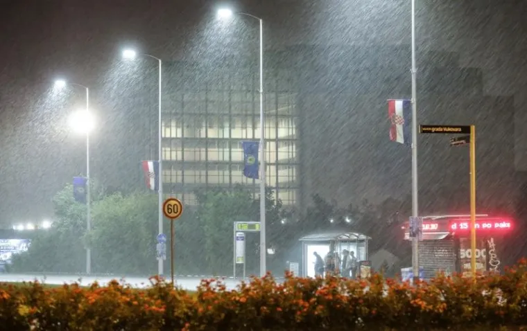 JAKO GRMLJAVINSKO NEVRIJEME: Nova oluja i kiša na širem zagrebačkom području