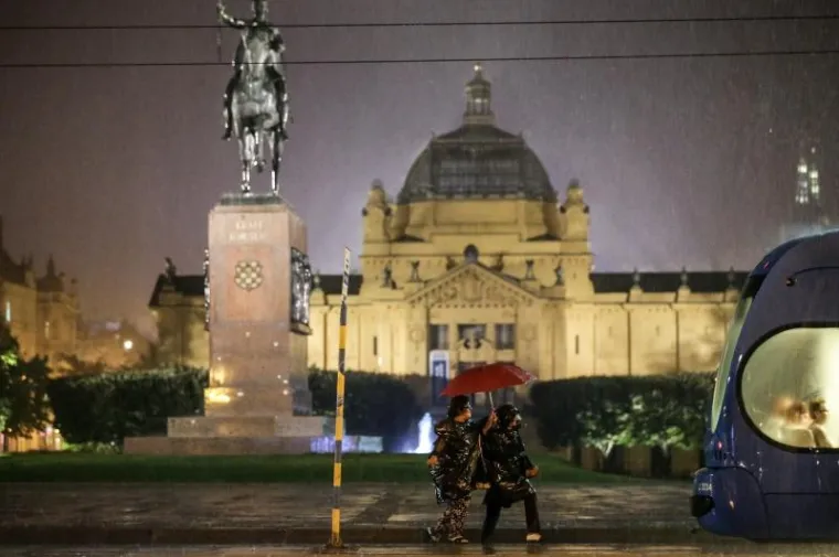 JAKO GRMLJAVINSKO NEVRIJEME: Nova oluja i kiša na širem zagrebačkom području