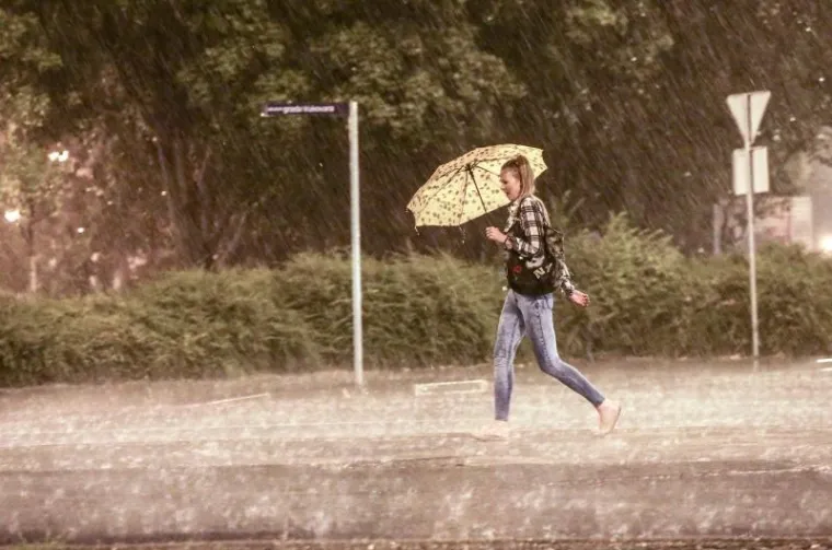JAKO GRMLJAVINSKO NEVRIJEME: Nova oluja i kiša na širem zagrebačkom području