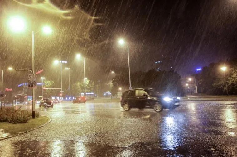 JAKO GRMLJAVINSKO NEVRIJEME: Nova oluja i ki&scaron;a na &scaron;irem zagrebačkom području