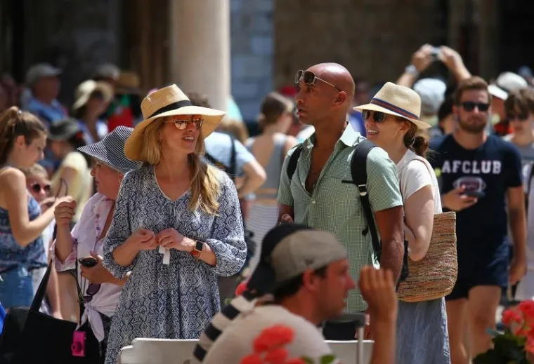 UDOVICA STEVEA JOBSA KRSTARI JADRANOM: U dru&scaron;tvu dečka pro&scaron;etala Dubrovnikom, dočekala je kći Eve